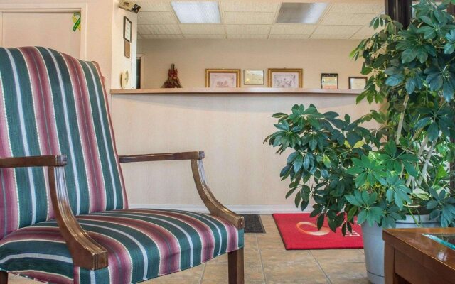 Econo Lodge Dewitt I-90