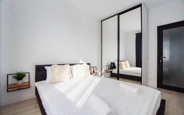 Monochrome Style Central Apartment