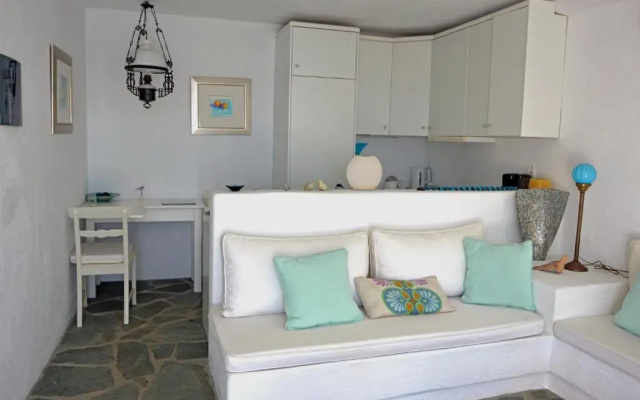 Romantic and cozy house on the waterfront in Koundouros, Kea