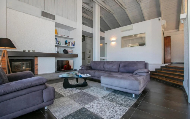 Villa Al Golfo Pool and View