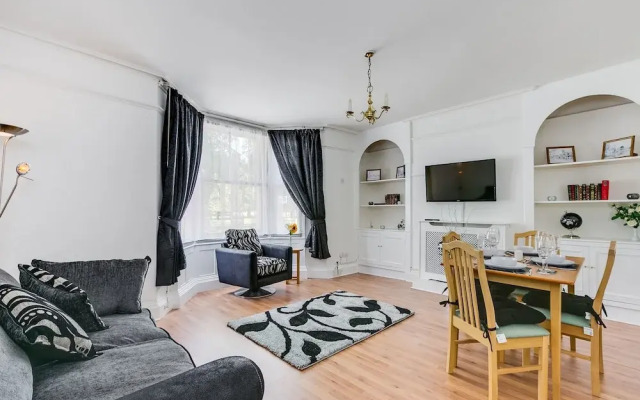 Super Central Cambridge Park View Apartment #18
