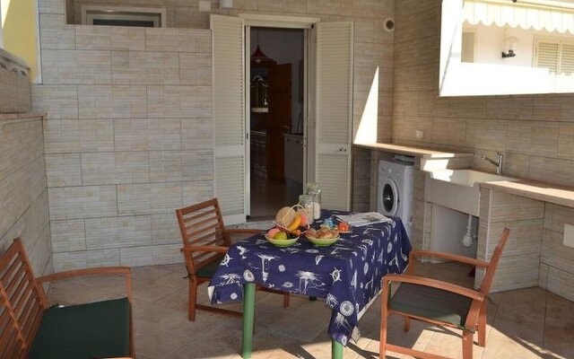Cosy Apartment Near The Beach With Patio Balcony Pets Allowed Parking