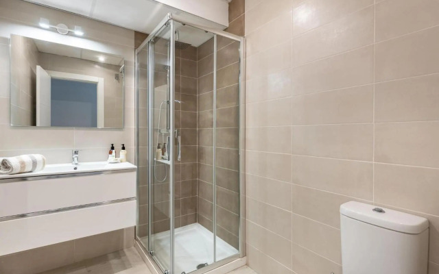 Central stylish and elegant 1 & 2 BR apartment II