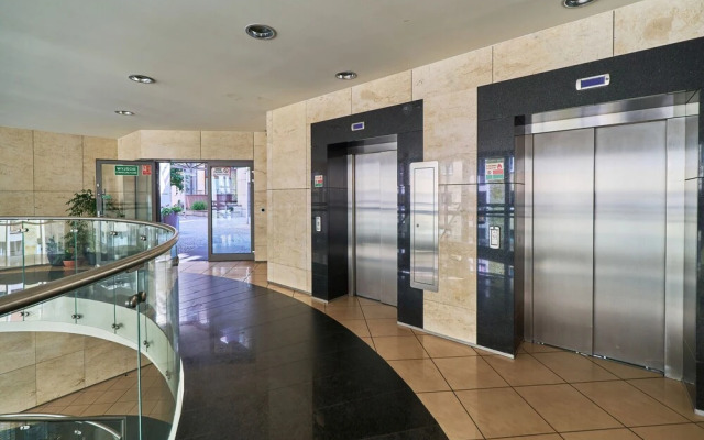 Modern Apartments Krawiecka by Renters