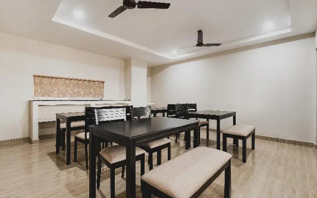 Capital O 49955 Hotel Green Tree