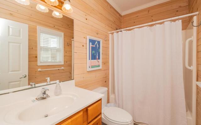 Casa Bianca by Oak Island Accommodations