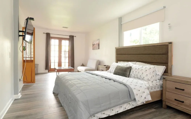 Spacious House on Melrose w Private Backyard Gym