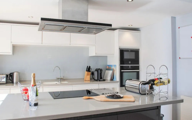 3 Hamstone Court