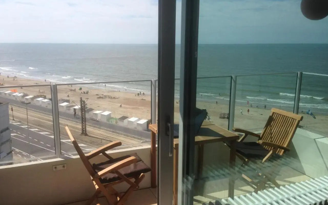 Apartment Raversijde with Seaview