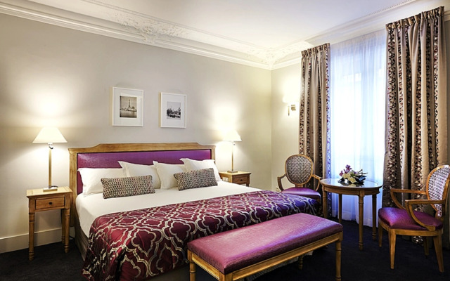 Royal Hotel Paris Champs Elysées