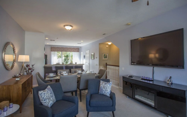 Dolce Deluxe Townhome 3 Bedroom Condo by Redawning