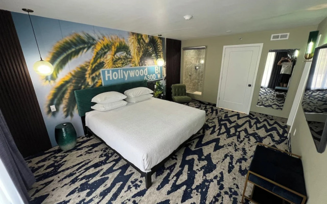 Lighthouse Inn & Suites