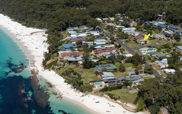 On Cyrus at Hyams Beach 4pm Check Out Sundays