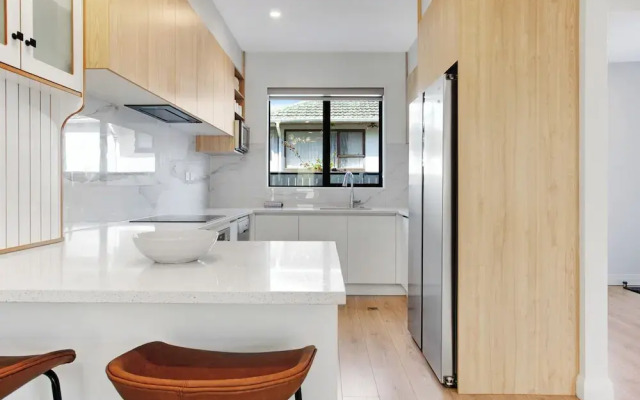 Central Oasis Townhouse with Parking
