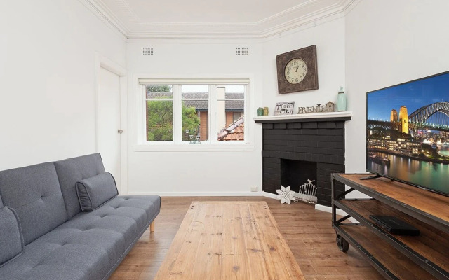 Newly Renovated Apt Close to CBD Unit 2