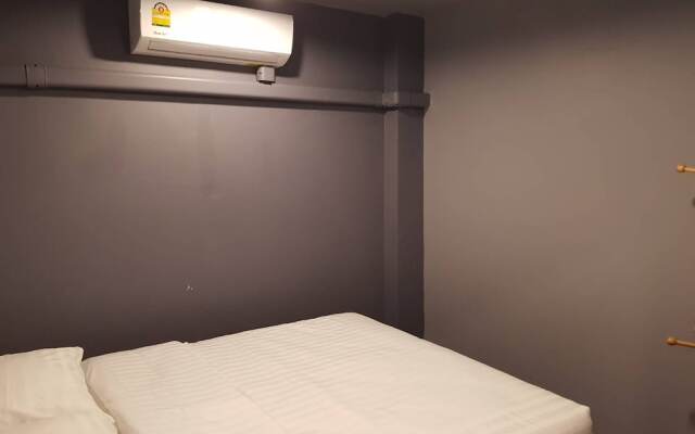 SleepCats Hostel