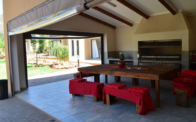 Manor Hills Guest Lodge