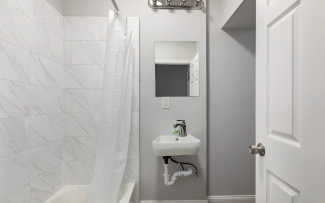 Chic & Cozy Philly Stay in City Center