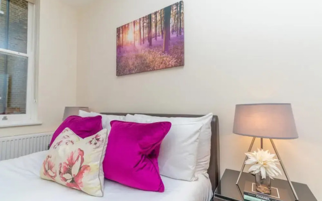 Modern Two Bedroom Apartment in Hammersmith - 203a, London