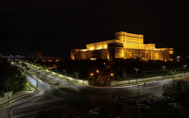 Palace of the Parliament Rainforrest 1BR