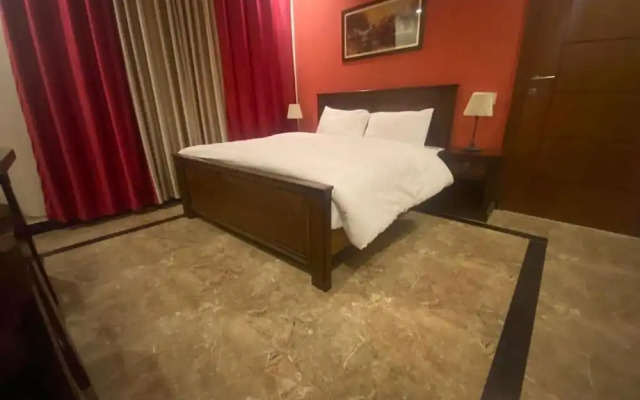 AK Hotel & Suites
