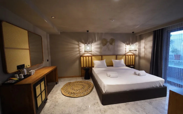 Icon Beach Suites Hotel
