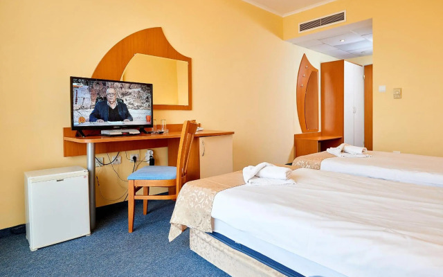 Paradise Hotel - Pomorie