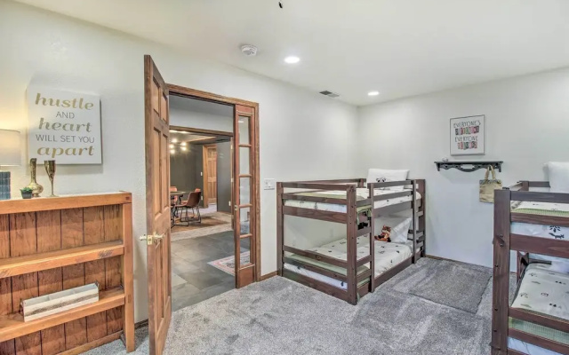 Screened Porch, Fenced Yard: Lakeside Retreat!