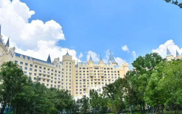 Zhengzhou Yinji Ice and Snow Hotel