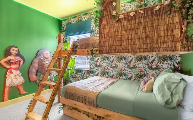 Upstay - Movie Mansion w Cinema-pool Hot Tub-games