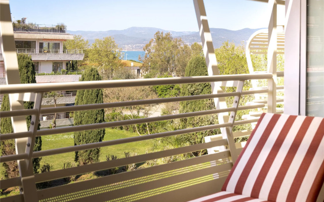 Hotel Ventura Saint-Tropez, Tapestry Collection By Hilton