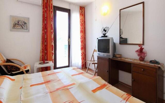 Studio Apartment Nik-50m from beach