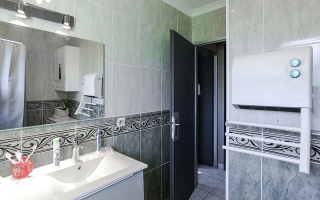 Child-friendly Holiday Home With Many Facilities in Aix-en Provence