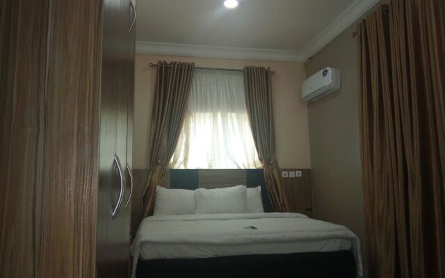 Pameec Luxury Suites