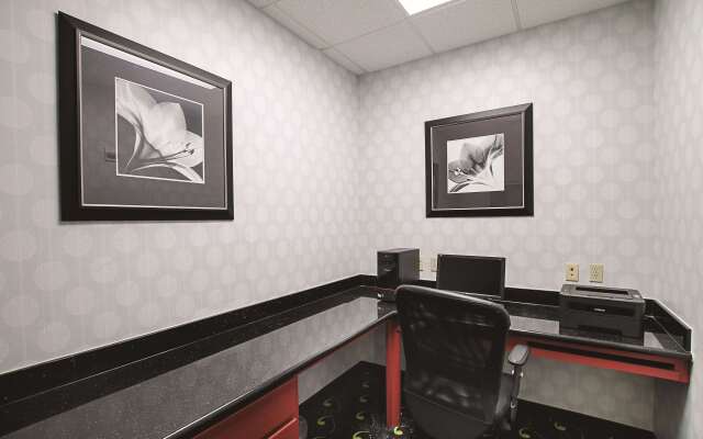 La Quinta Inn & Suites by Wyndham Dallas - Hutchins