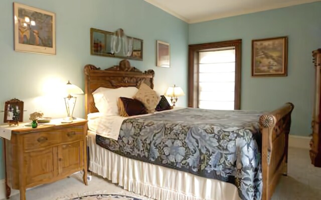 Moondance Inn Bed & Breakfast