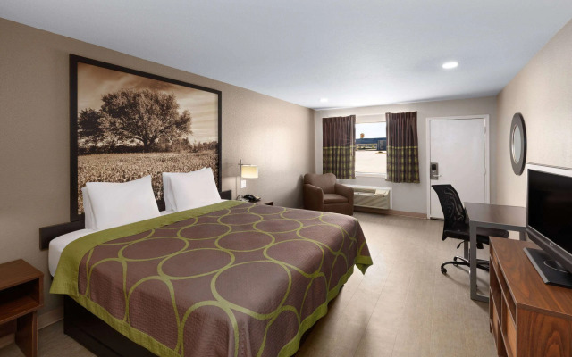 Super 8 by Wyndham Buffalo