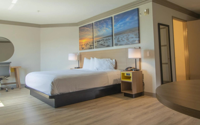 Motel 6 Norfolk, VA – East Little Creek