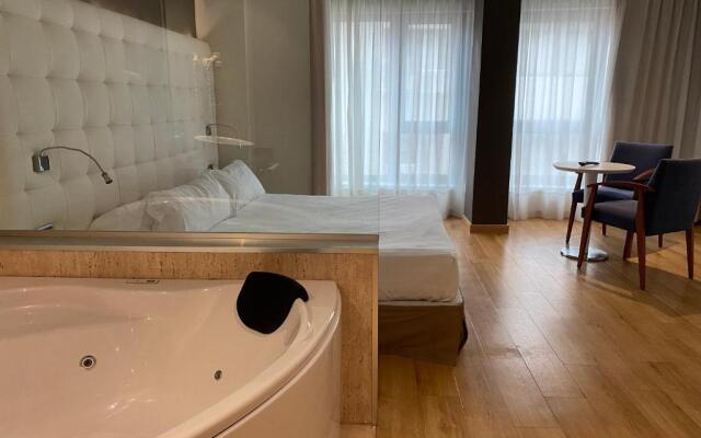 Duerming Longoria Plaza Hotel