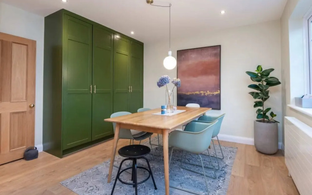 2 Bedroom Apartment - 200m From Richmond Park