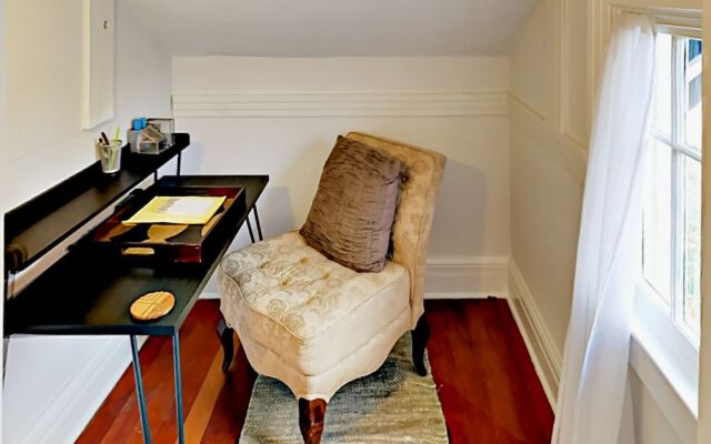 1302 N 49th St Apartment Upper Unit