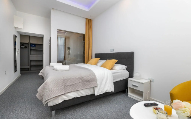 Tesla Boutique Apartments & Rooms