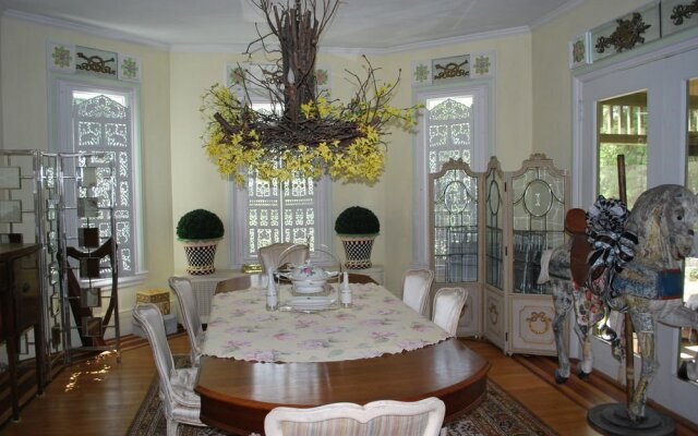 Fernbrook Inn