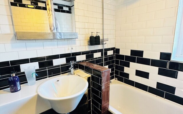 Immaculate 3-bed Apartment in London
