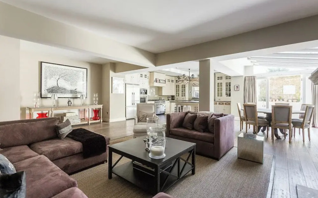 Holland Park Avenue VII by Onefinestay