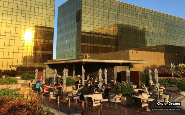 Lorenzzo Suites Hotel