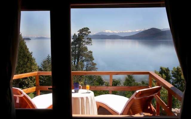 La Sirenuse Lake Resort