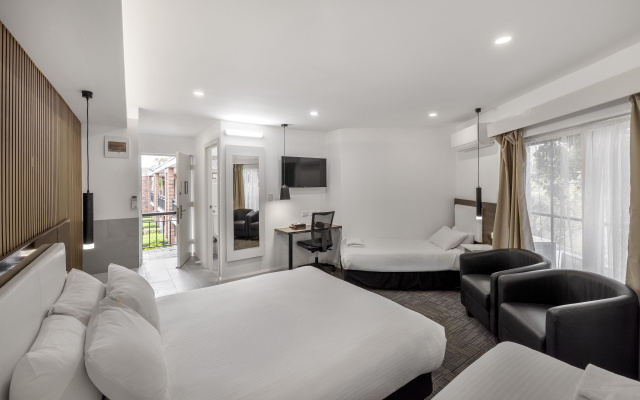 Best Western Plus Buckingham International – Guest Rooms – Melbourne