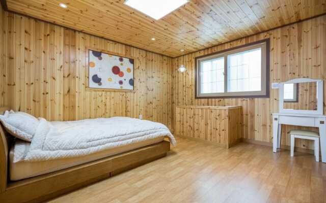 Chukryeong Mt view pension