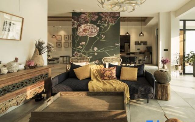 Xingyi Yunqi No.1 Inn (Xia Nahui Branch, Wanfenglin Scenic Area)